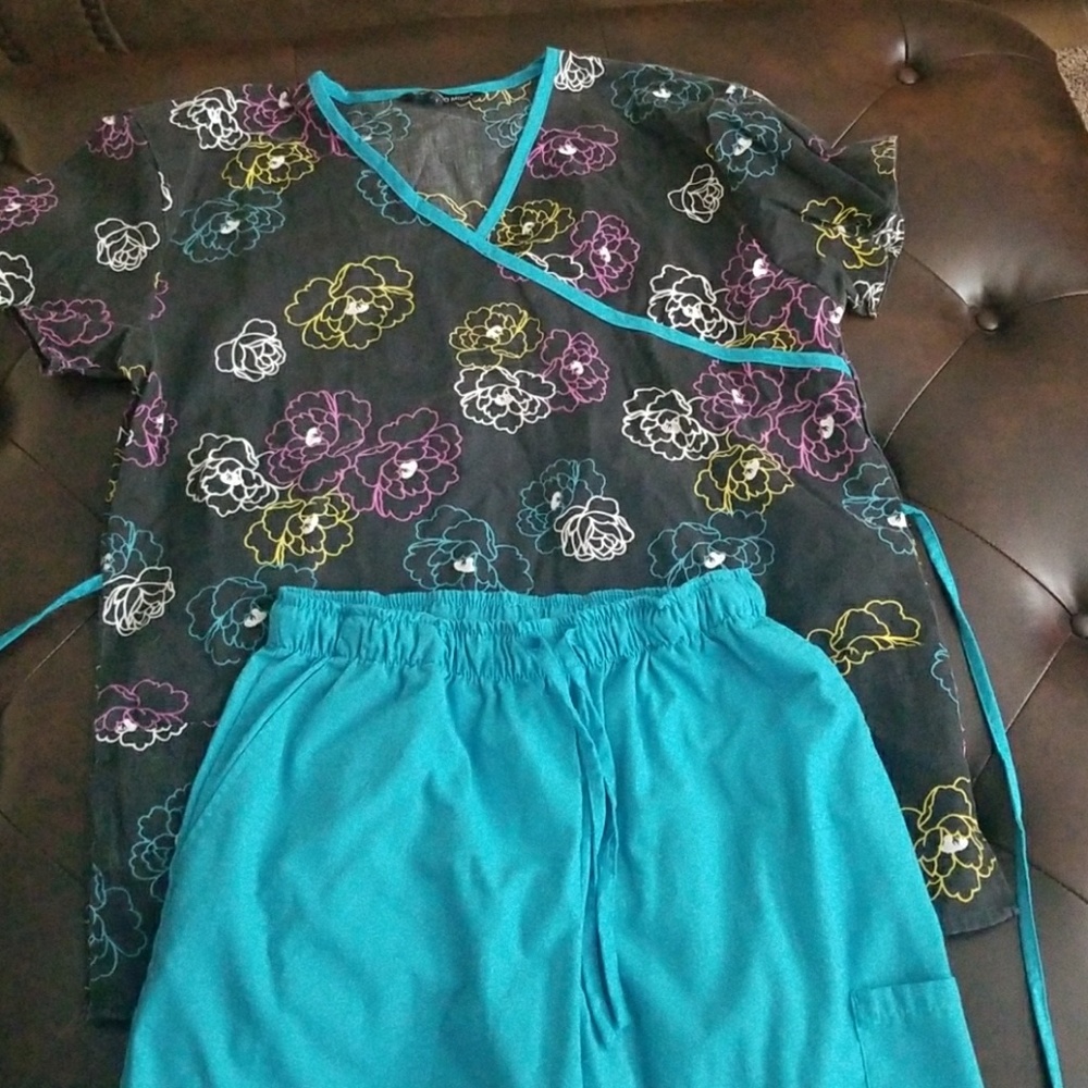 Samantha Mara used scrub outfit